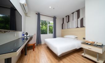No. 8 Hotel Chain (Shenzhen Huaqiangbei)