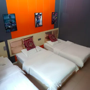 Sencai Hotel (Mengla Star Night Market)
