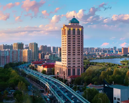 Jinan Jihua Mansion (Daming Lake Quancheng Square Shop) Отели рядом с достопримечательностью «Озеро Пяти драконов»