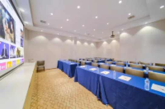 Hilton Art Hotel (Runfeng Plaza Store, Shangrao Wannian Pedestrian Street)