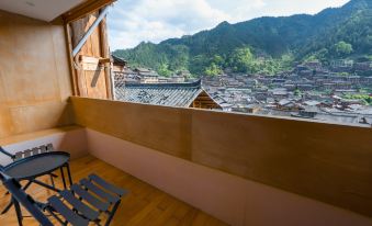 Mountain and View Inn (Xijiang Qianhu Miao Village Museum Shop)