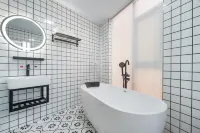 Tongren Mo Landi Concept Hotel (Chuandong University Town Branch) - ที่มีสปา