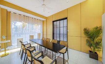 LuckySeven Bale Hotel Lingao City Shopping Park