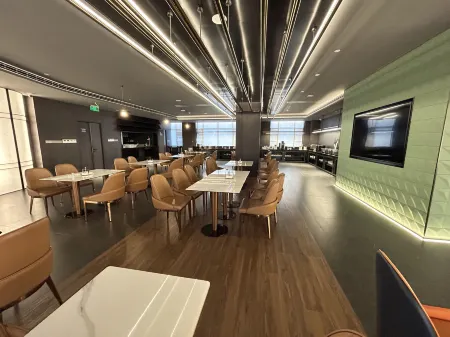 Qiyue International Hotel (Longgang Dayun Branch) Отели рядом с достопримечательностью «Baoneng All City Shopping Center Longgang Branch (Jianshe Road)»