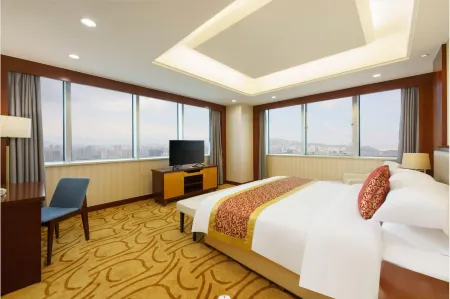 Urumqi People's Square Xinda Hyde Hotel (CCmall Times Square)
