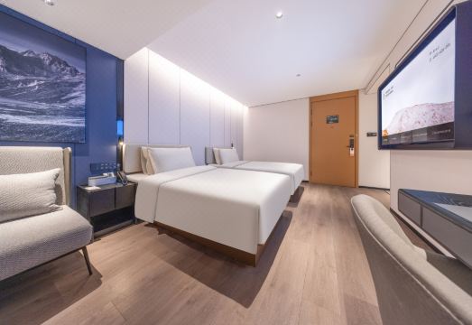 2. 아투어 호텔 베..