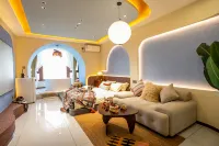 Liangyue Buwan B&B (Gouyan Street Branch) Hotel di 