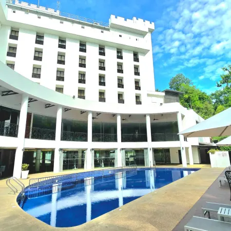 The Palace Hotel Kota Kinabalu Отели рядом с достопримечательностью «Торговый центр Oceanus Waterfront Mall»