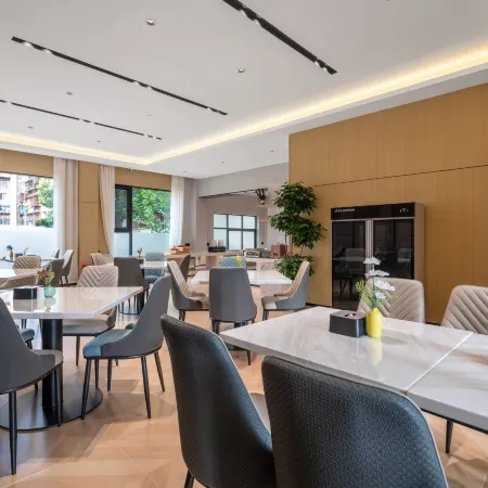 Gefei VX Hotel (North Square of Kunming Railway Station)
