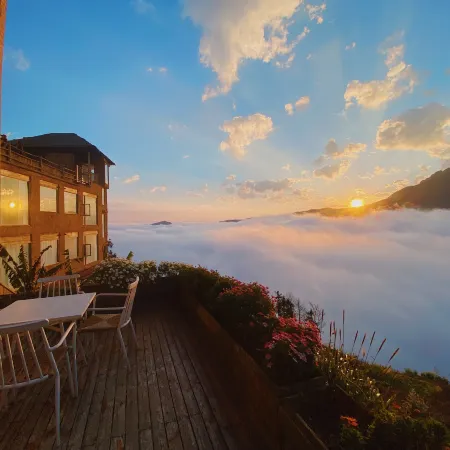 Yuanyang Huaweiwo No.2 Inn (Duoyishu Terraced Field Sunrise Inn)