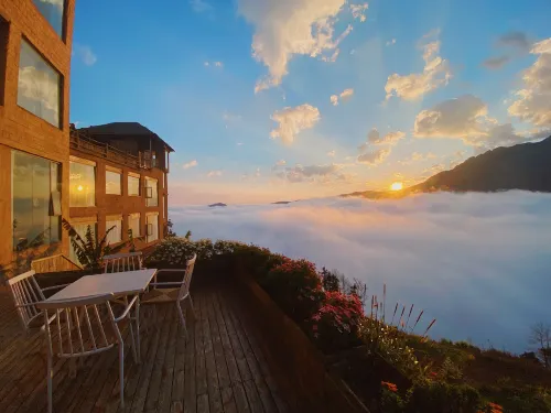 Yuanyang Huaweiwo No.2 Inn (Duoyishu Terraced Field Sunrise Inn)