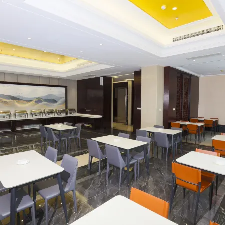 Luoshan Golden Sunshine Star Ji Hotel