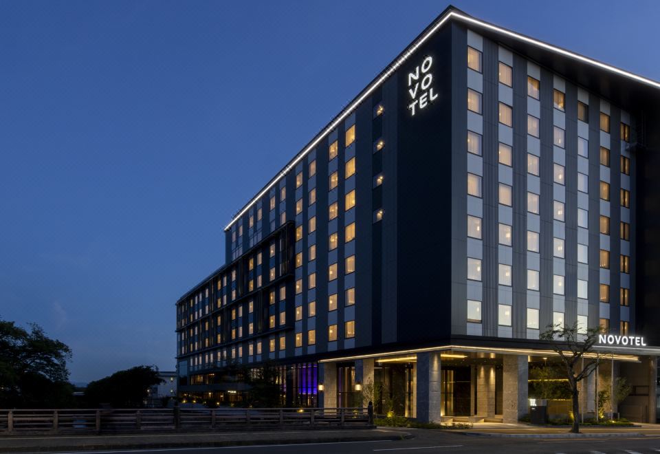 3. Novotel ..