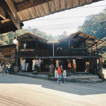 Bann Kidteng Maekampong Hotels near Mae Kampong Village
