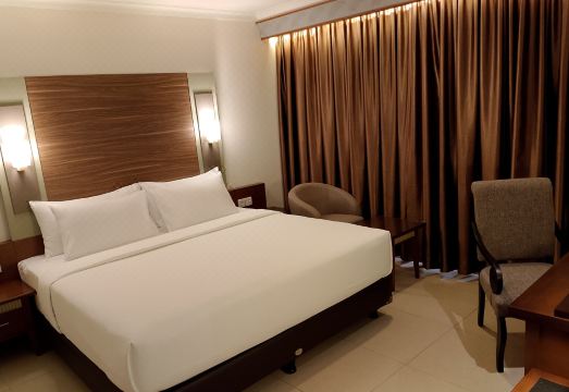 Lume’os Hotel