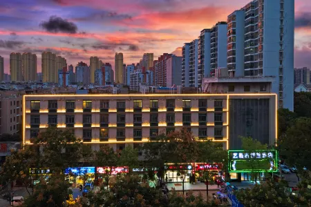 YI GE XIN WISDOM HOTEL Отели рядом с достопримечательностью «Mingjiao Temple»