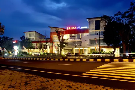 PRIMA SR Hotel & Convention Yogyakarta Отели в г. Sleman