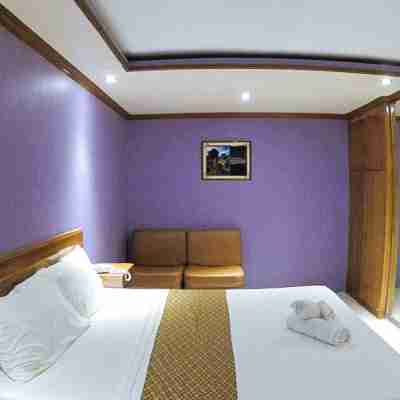 RedDoorz Plus @ Taj Hotel Tuguegarao Rooms