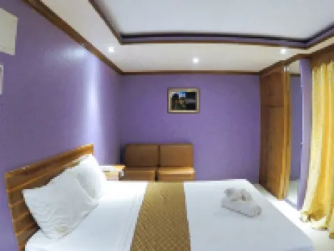 RedDoorz Plus @ Taj Hotel Tuguegarao カガヤンのホテル