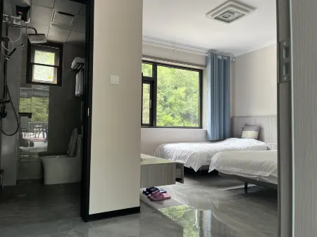 Zhashui Shanye Chinese Inn Отели рядом с достопримечательностью «First Draftage of Zhashui Canyon»