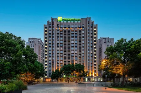 Holiday Inn & Suites Suzhou Yangcheng Lake Отели рядом с достопримечательностью «Soochow University(Yangchenghu Campus)»