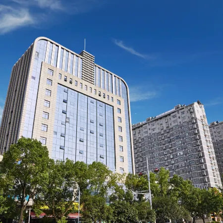 Kairui Meisu Hotel (Xiaogan East Station Yintai City Branch)