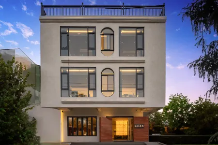 Qiyu Shihai Hotel Отели рядом с достопримечательностью «Nanwan Monkey Islet»