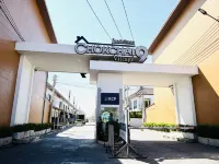 Pattaya Tay  Emperor Holiday townhouse