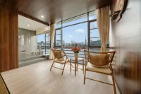 Tang·Xia Hotel (Guanghan North Station Jinyan Lake Park)
