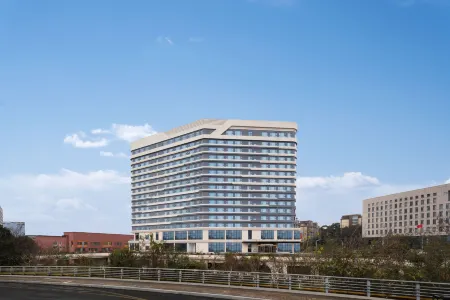 Atour Hotel（Airport Road, Nanming District, Guiyang） Отели рядом с достопримечательностью «Guizhou Police College»