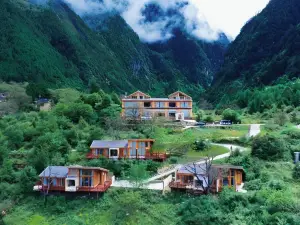 Selong Village The Hidden House Resort Hotel