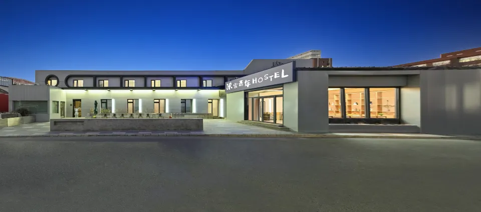 Mijia Youth Hotel (798 Art Park Gaojiayuan Subway Station Branch)