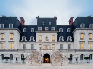 Louis Castle Sycamore Hotel