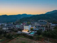 Floral Hotel·Qingyu Homestay (Tonglu OMG Heartbeat Paradise Branch) Hotels near Tonglu Revolutionary Martyr Monument