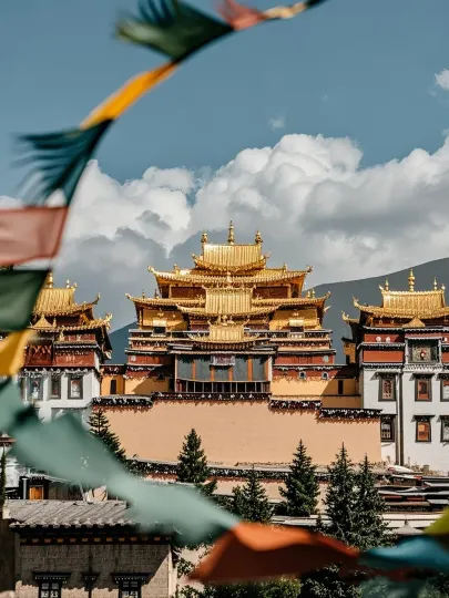 Shangri-LazhujiHotel