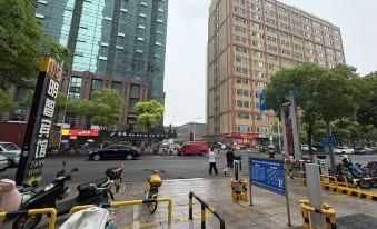 Luliang City Homestay (Hangzhou Bay Century City)