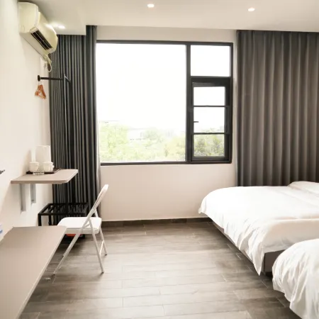 Campus Neighborhood Homestay