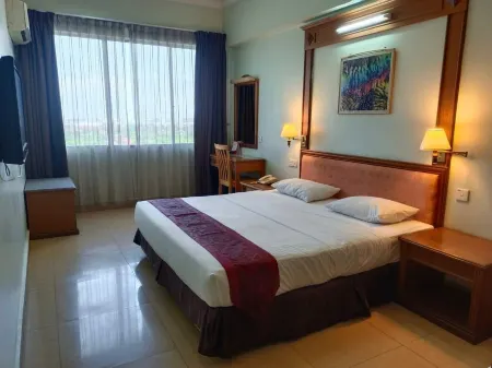 Li Hua Hotel Bintulu Отели рядом с достопримечательностью «Tanjung Batu Vista Point 1»