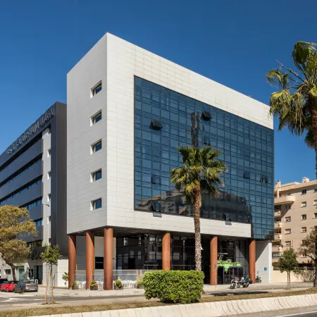 Catalonia Málaga Отели рядом с достопримечательностью «Пляж Гуадальмар»