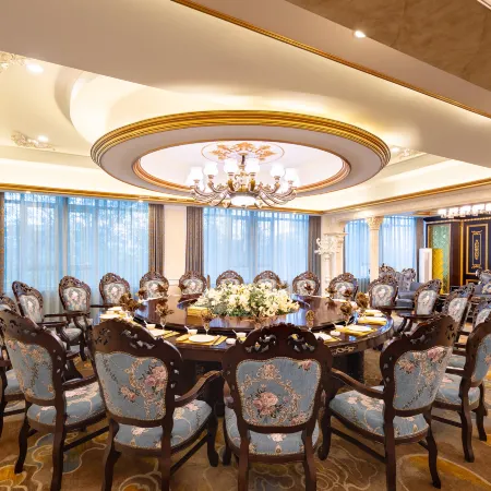 Huanren Longxing International Hotel