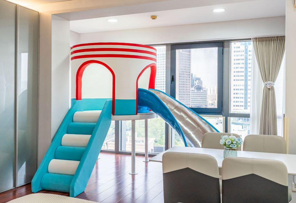 Domii guesthouse kids slide