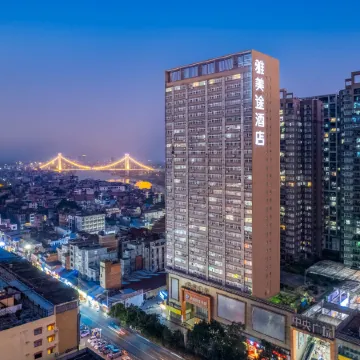 Yestour Hotel (Guigang High-Speed Railway Station Donghu Park)