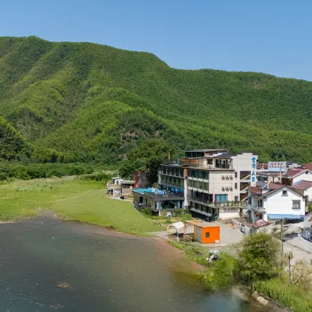 Bonfire Villa · Creekside · Starry Sky Pool Family Vacation Homestay (Moon Bay Scenic Area)