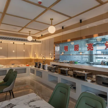 Baiyin Chunmao Wenhua Hotel (Pingchuan Bus Station)