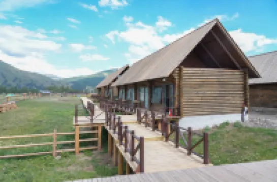 森脈設計師咖啡民宿(喀納斯景勝地) カナス川周辺のホテル