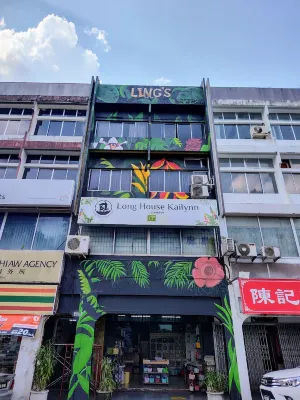 Lings Airbnb Hotel di Kuching Division