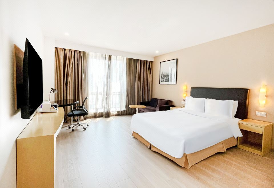 2. 홀리데이 인 익..