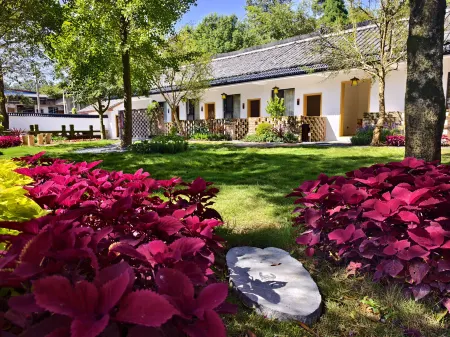 Jianmenguan Ningjiayuan Homestay Отели рядом с достопримечательностью «Cuiyunlang»