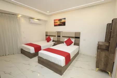 Luxury 3BR: Modern with Nile View from All Rooms Отели в г. Oula