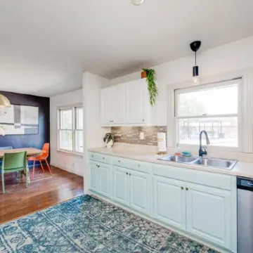 8b 4b nearby pool, Blanco, wine trail, town sq